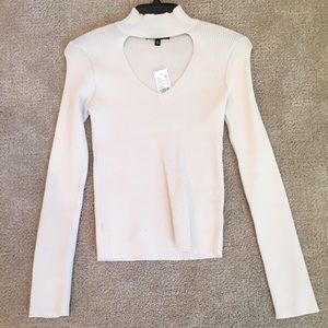 Cute long sleeve v neck!